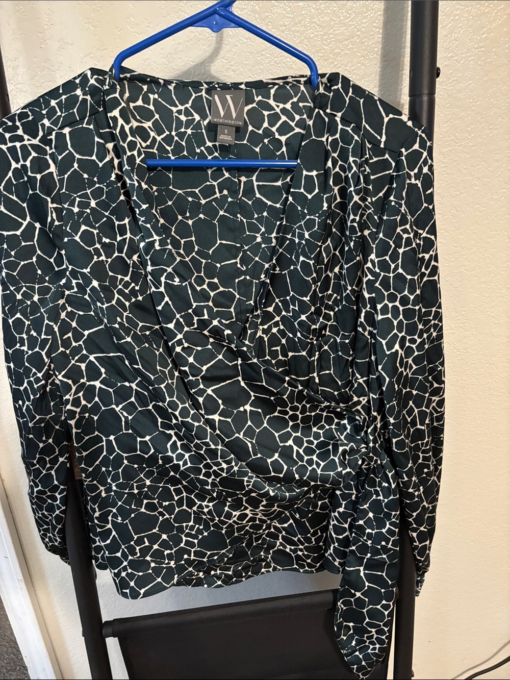 Worthington Black & White Abstract Print Wrap Top